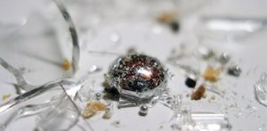 energosberegayushchaya lampochka i gradusnik