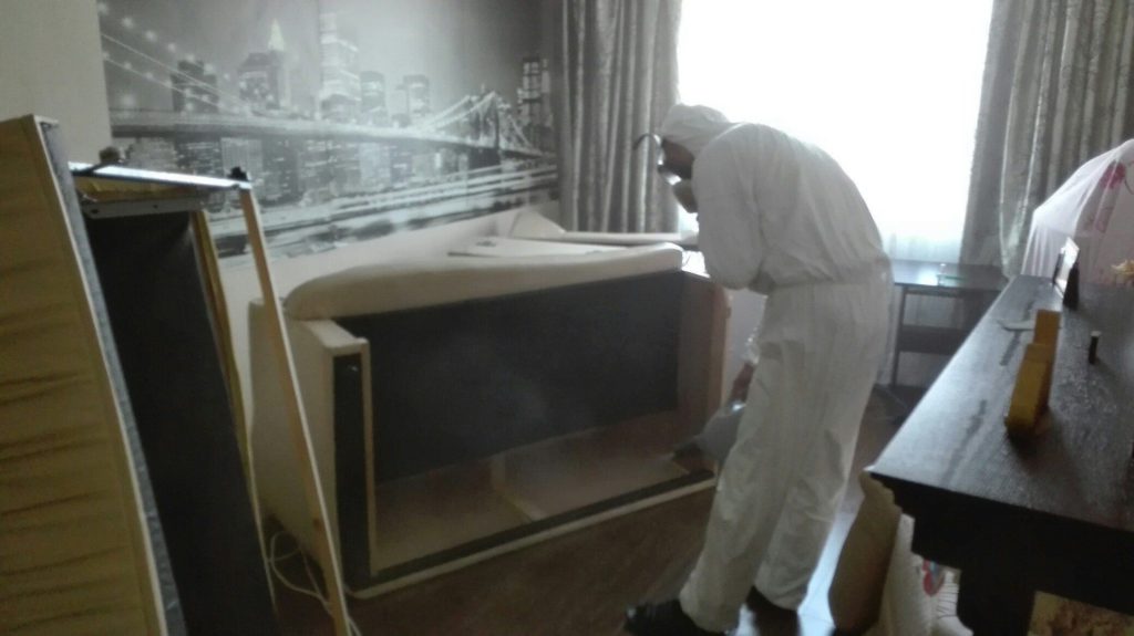 trupnyj zapah v kvartire